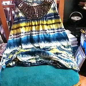 Full sleeveless shirt